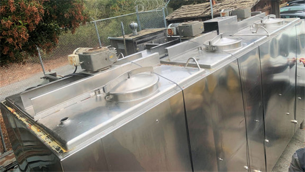 Three Compartment 5' W X 5' L, 3000 Gallon With Top Entry Agitators)